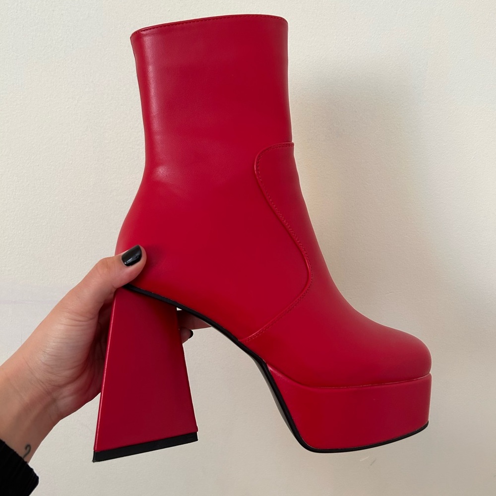 Red Platform Lamoda Boots Size 9US/7UK